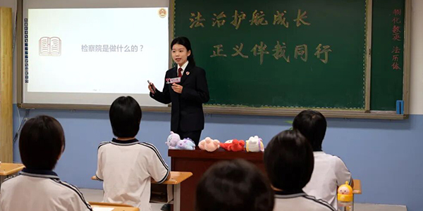 这次的直播，有点不一样！“正义+校园行”首站走进河北威县