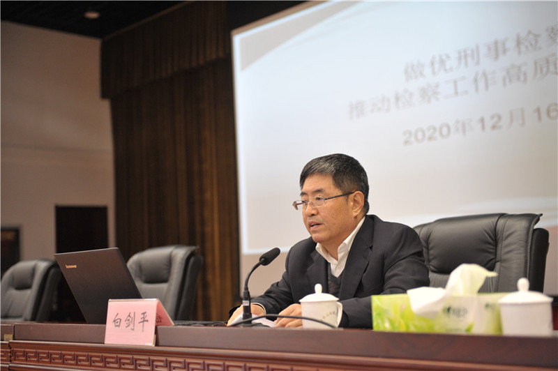 授课人:省委政法委政治部主任聂辰录   授课人:省委党校教授孟庆云